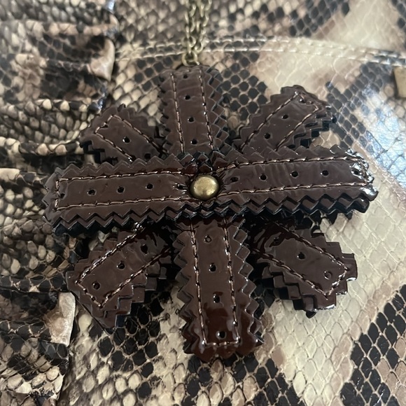 JESSICA Simpson Python Snakeskin Faux Leather Tote - Picture 3 of 12